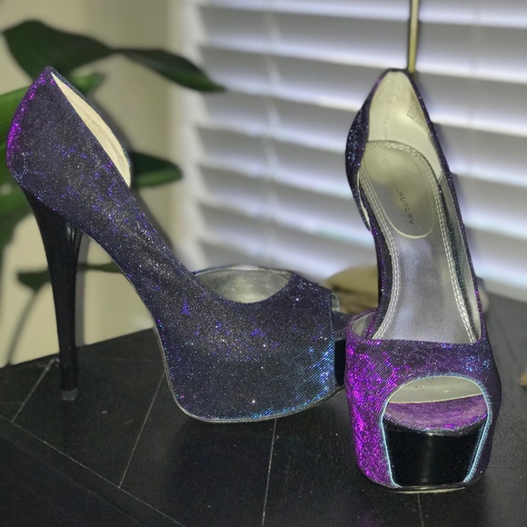 Chinese Laundry ‘Bright Lites’ Platform Pump - Picture 3 of 5